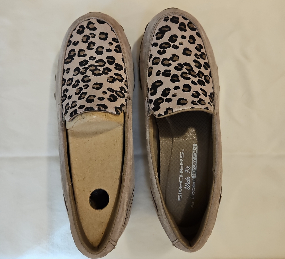 Skechers Women's Tan Leopard Loafers